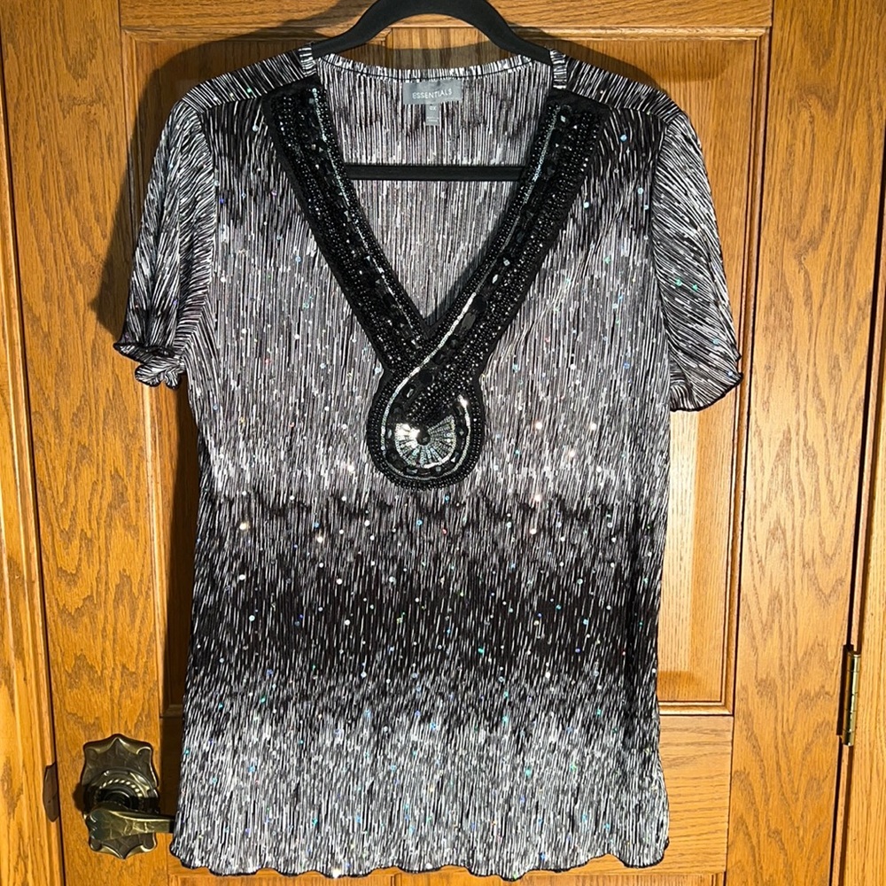 Sparkle throughout & a beautiful sequin & bead neck decoration .